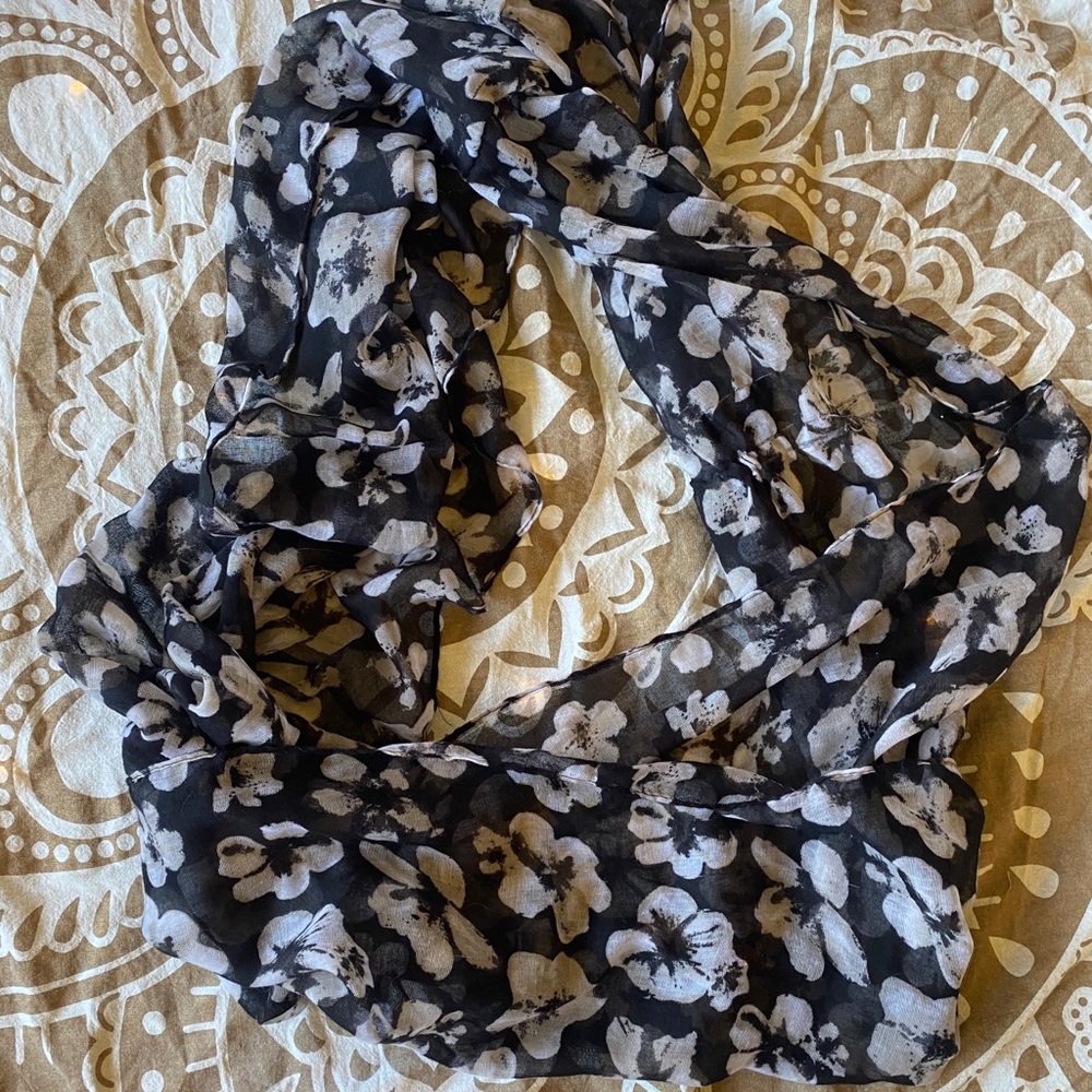 Scarves - Picture 5 of 5